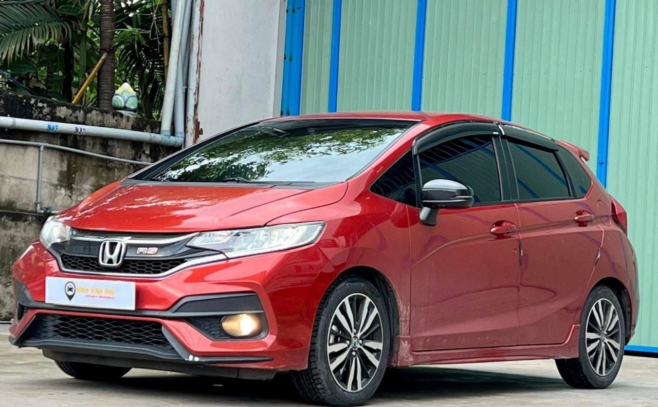 Honda Jazz 2018 màu đỏ biển HCM