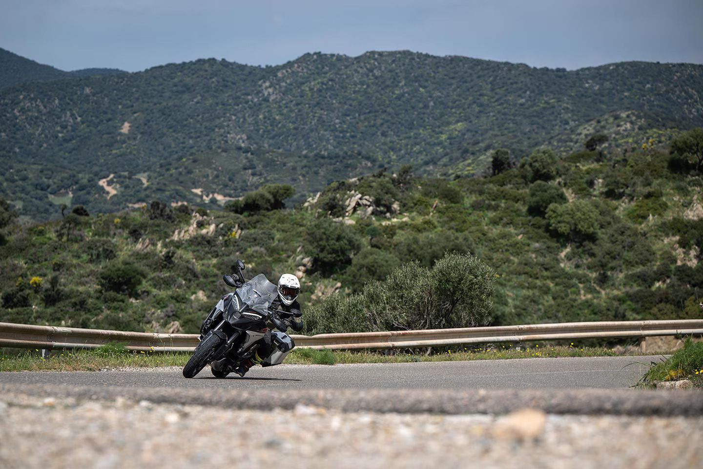 Xe đang vào góc cua