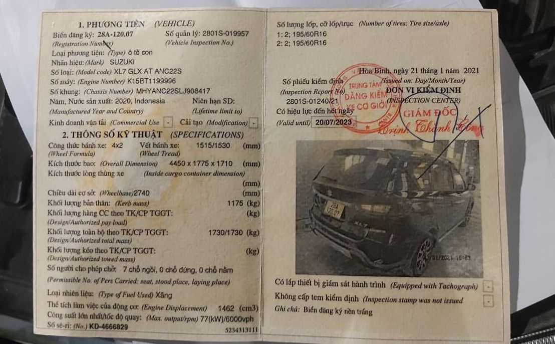 Gia đình bán Suzuki XL7 đăng kí đầu năm 2021