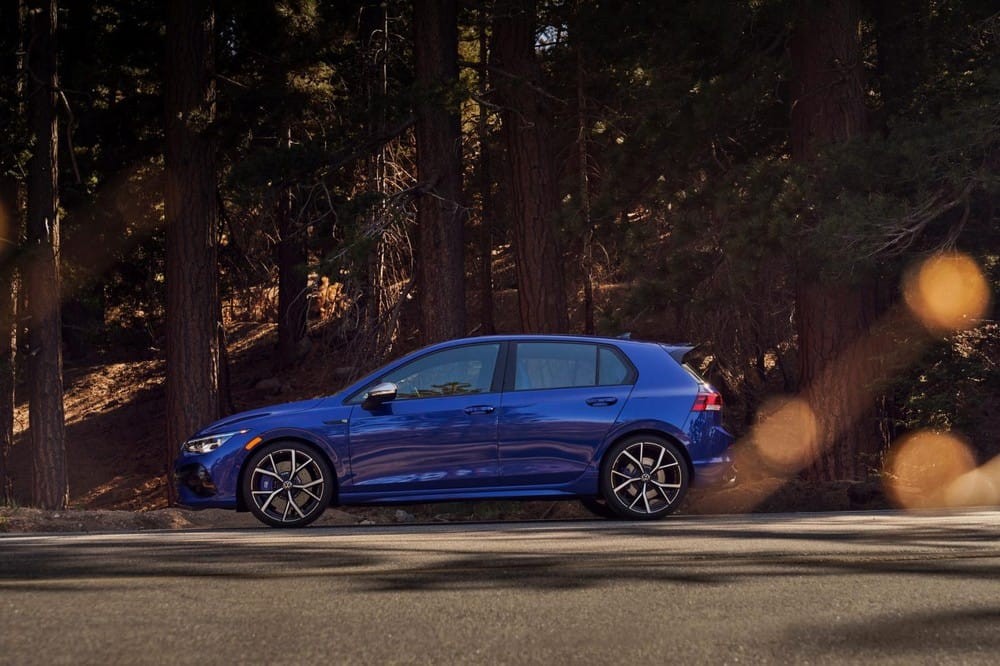 Volkswagen Golf R 2022 màu xanh dương