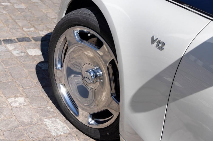 Vành 21 inch theo phong cách cổ điển của Mercedes-Maybach S 680 4Matic First Class 2021