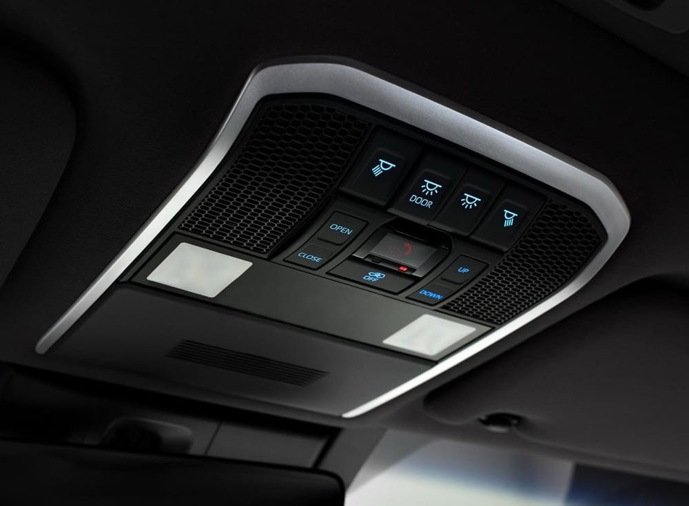 Các nút chỉnh trên trần của Toyota Land Cruiser 2022 Các nút bấm trên trần xe