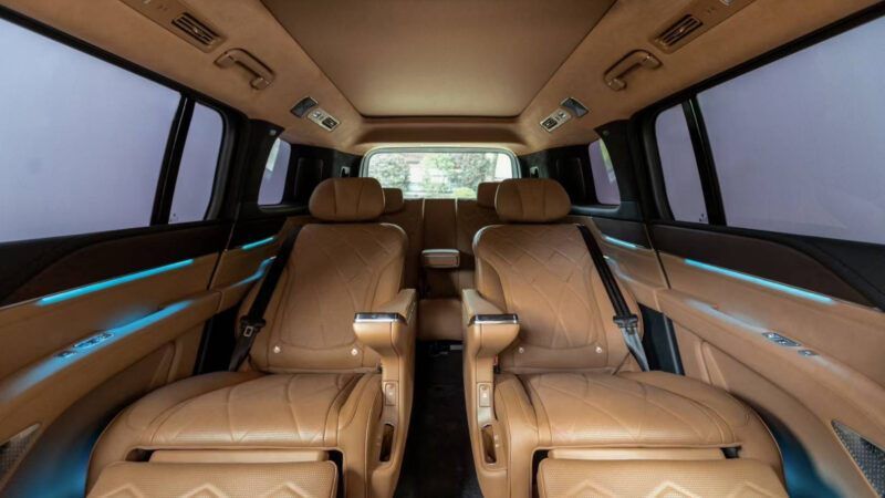 Nội thất Yangwang U8L