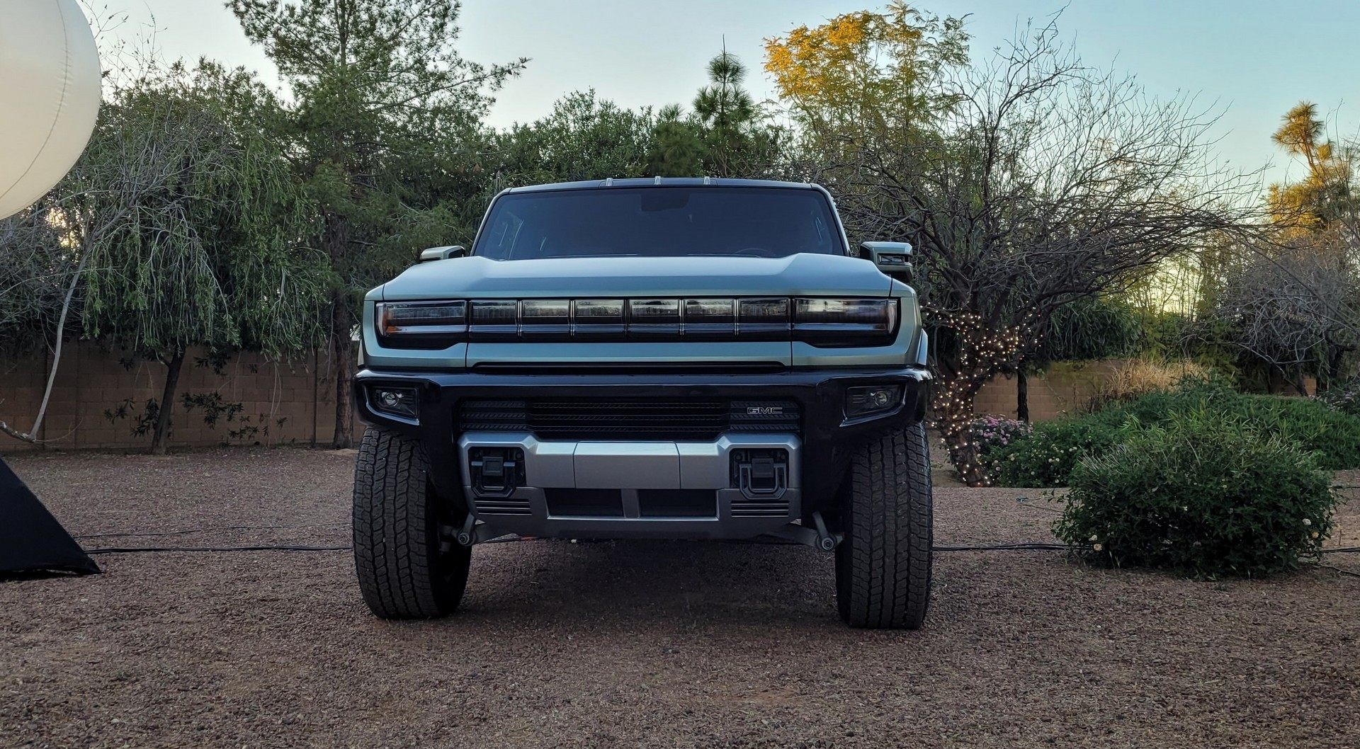 đầu xe GMC Hummer EV 2024