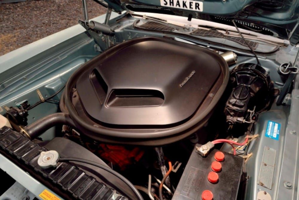 Khoang động cơ của Plymouth Hemi Cuda Convertible 1971 Khoang động cơ của Plymouth Hemi Cuda Convertible 1971
