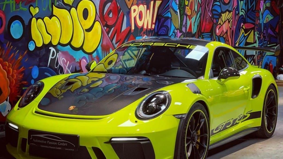 Vẻ đẹp của Porsche 911 GT3 RS Weisach Package độc nhất Việt Nam trong garage toàn siêu xe Sài thành