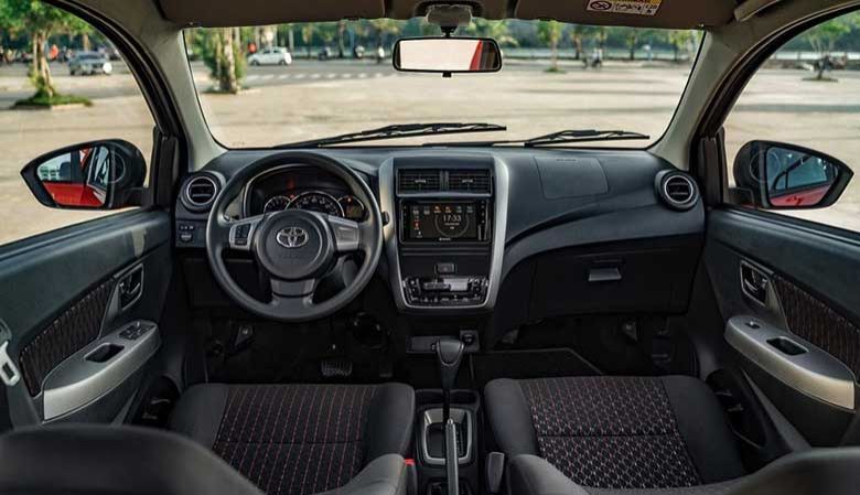 Đánh giá thiết kế vô lăng và táp lô