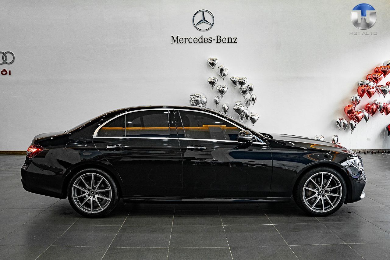 MERCEDES E300AMG Model 2022 .