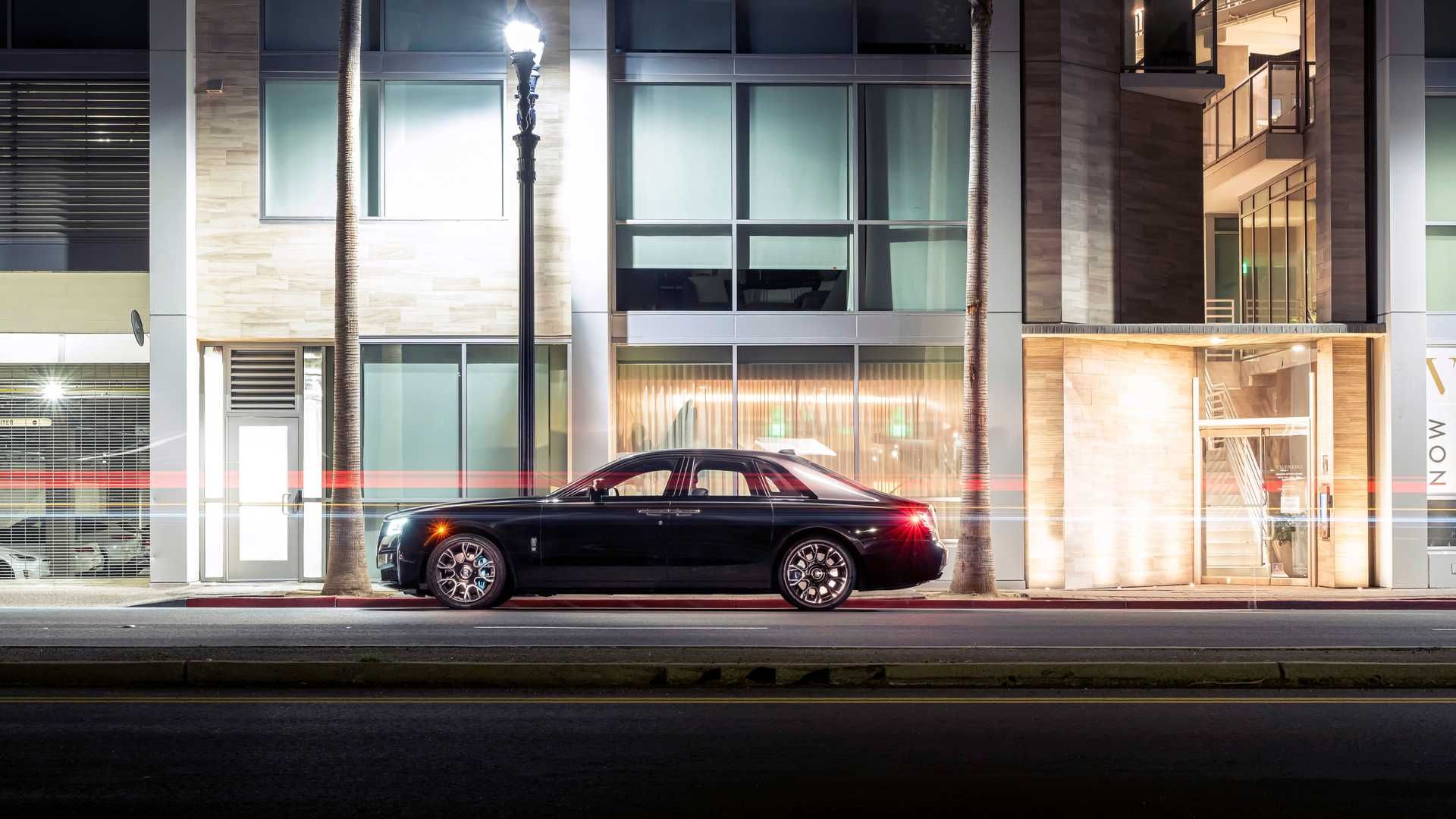 Thông số Rolls-Royce Ghost Black Badge 2022