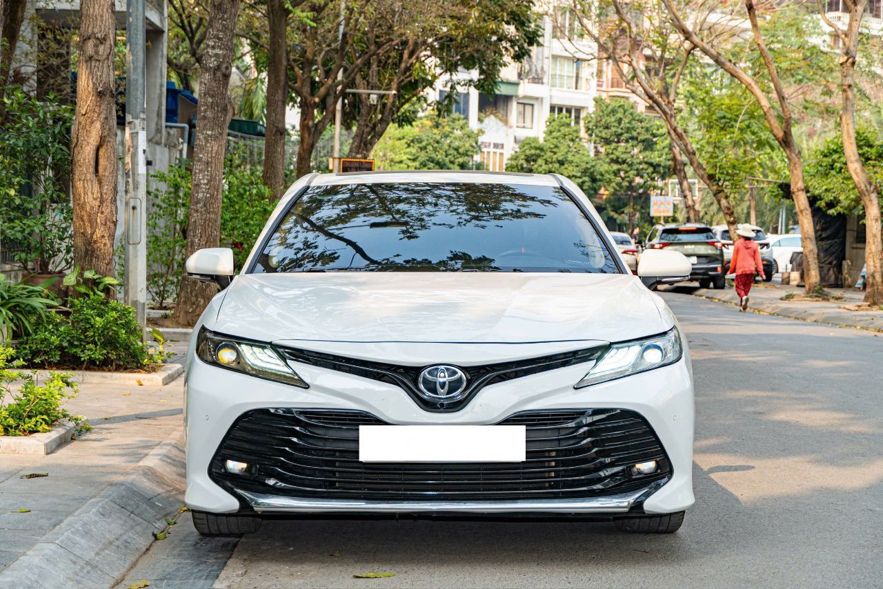 Toyota Camry 2.5Q sản xuất 2019 xe chạy hơn 6vạn km