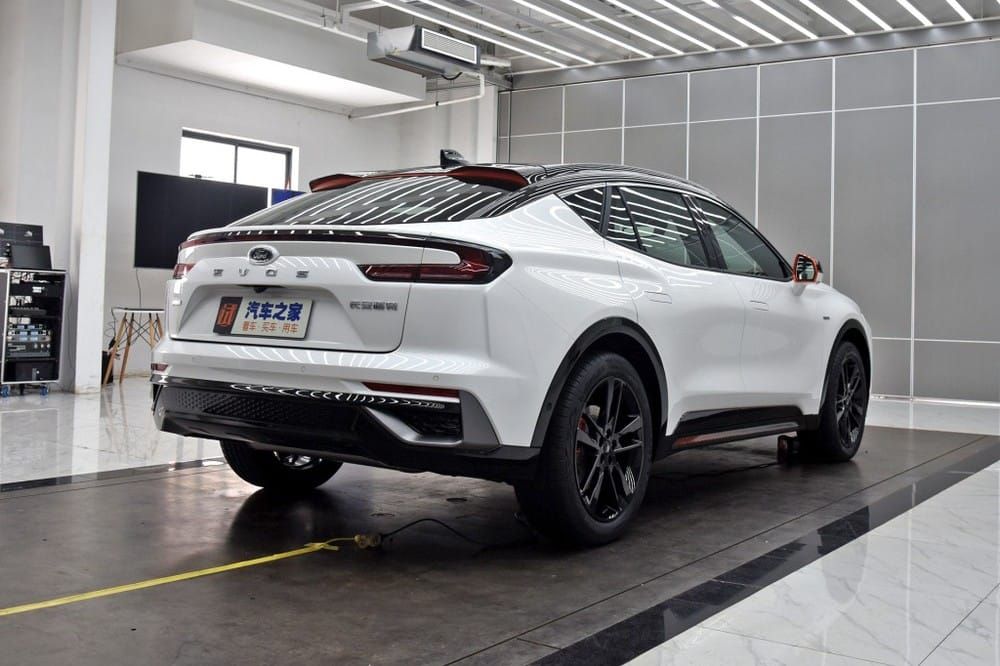 Ford Evos được cho là hình ảnh xem trước của Fusion tại Bắc Mỹ và Mondeo tại châu Âu Ford Evos được cho là hình ảnh xem trước của Fusion tại Bắc Mỹ và Mondeo tại châu Âu