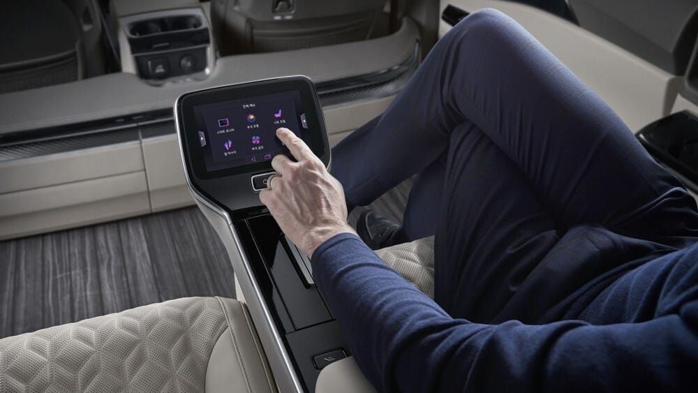 Màn hình cảm ứng 7 inch của Kia Carnival High Limousine 2022 bản 4 chỗ