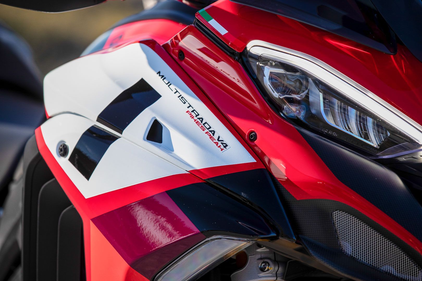 Thông số Ducati Multistrada V4 Pikes Peak 2022