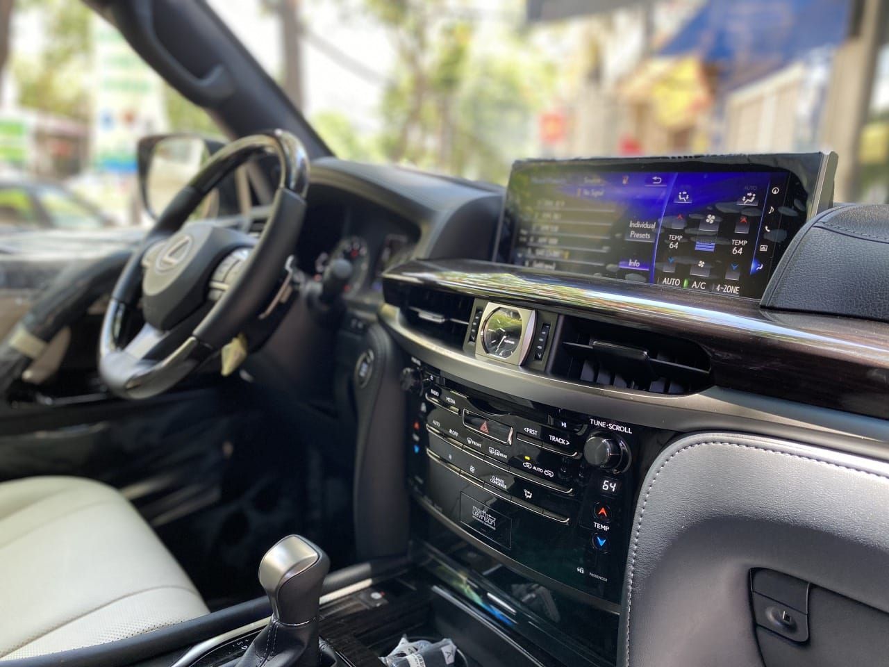 Lexus LX 570 Super Sport 2021 Khoang lái LEXUS LX570 SUPER SPORT 2021 _2