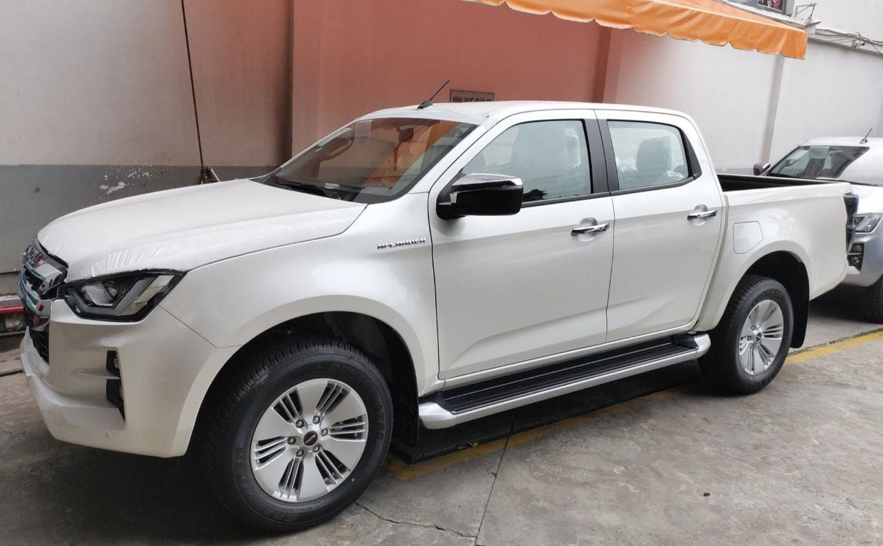 Isuzu D max 2022 hilander neww