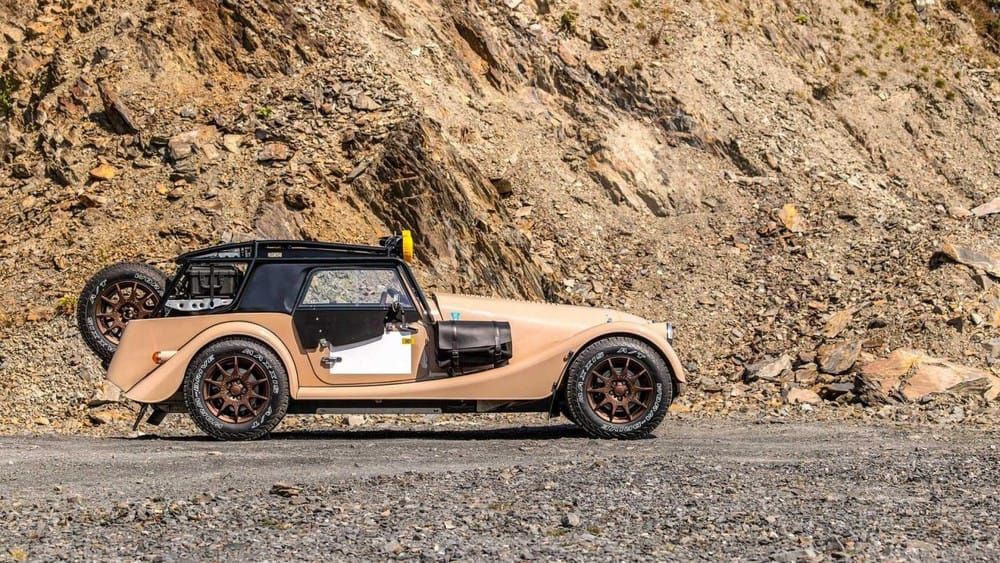 Phía sườn của Morgan Plus Four CX-T