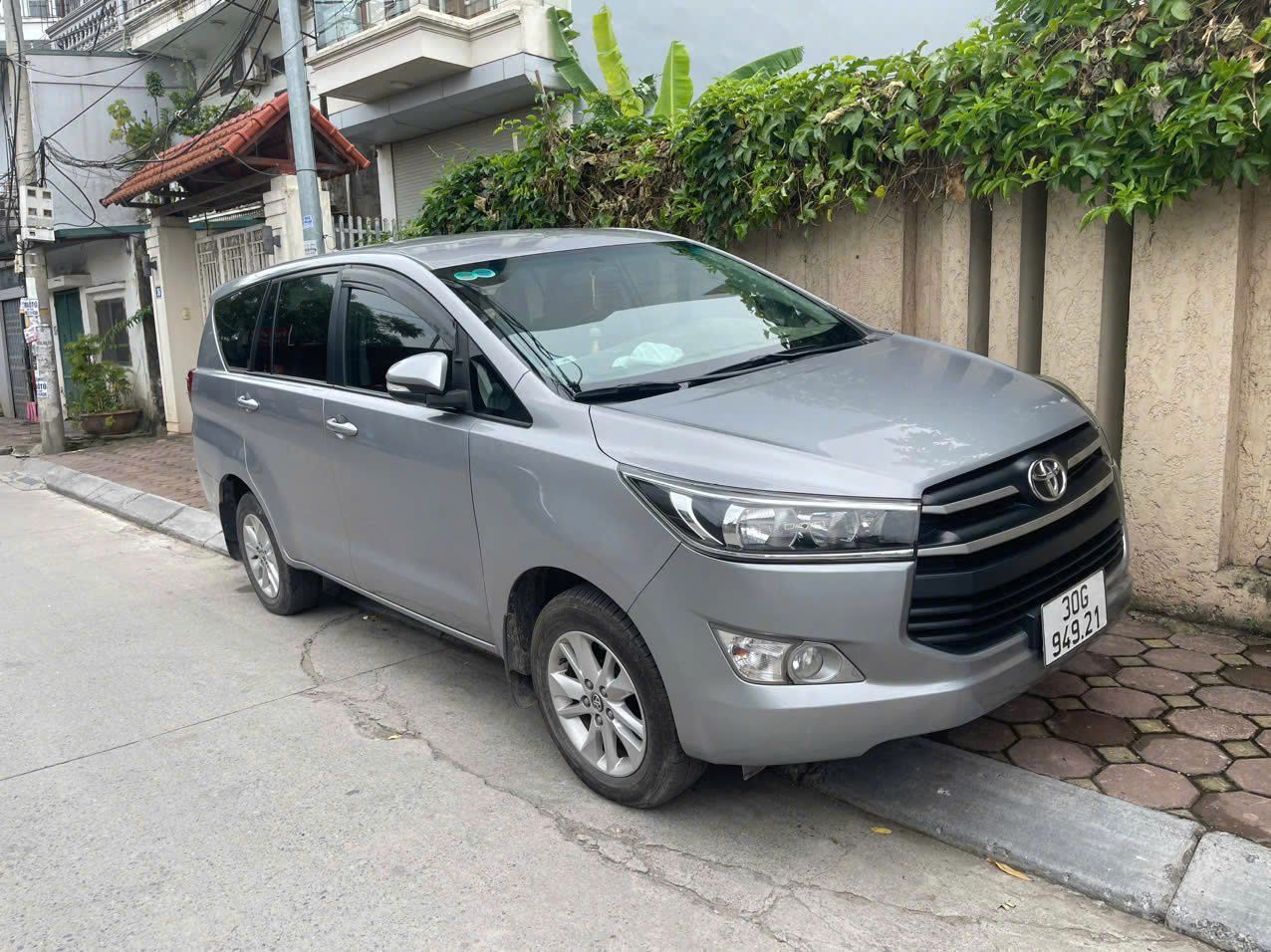 Bán xe Innova số sàn 2016 ( form 2017),  389 triệu