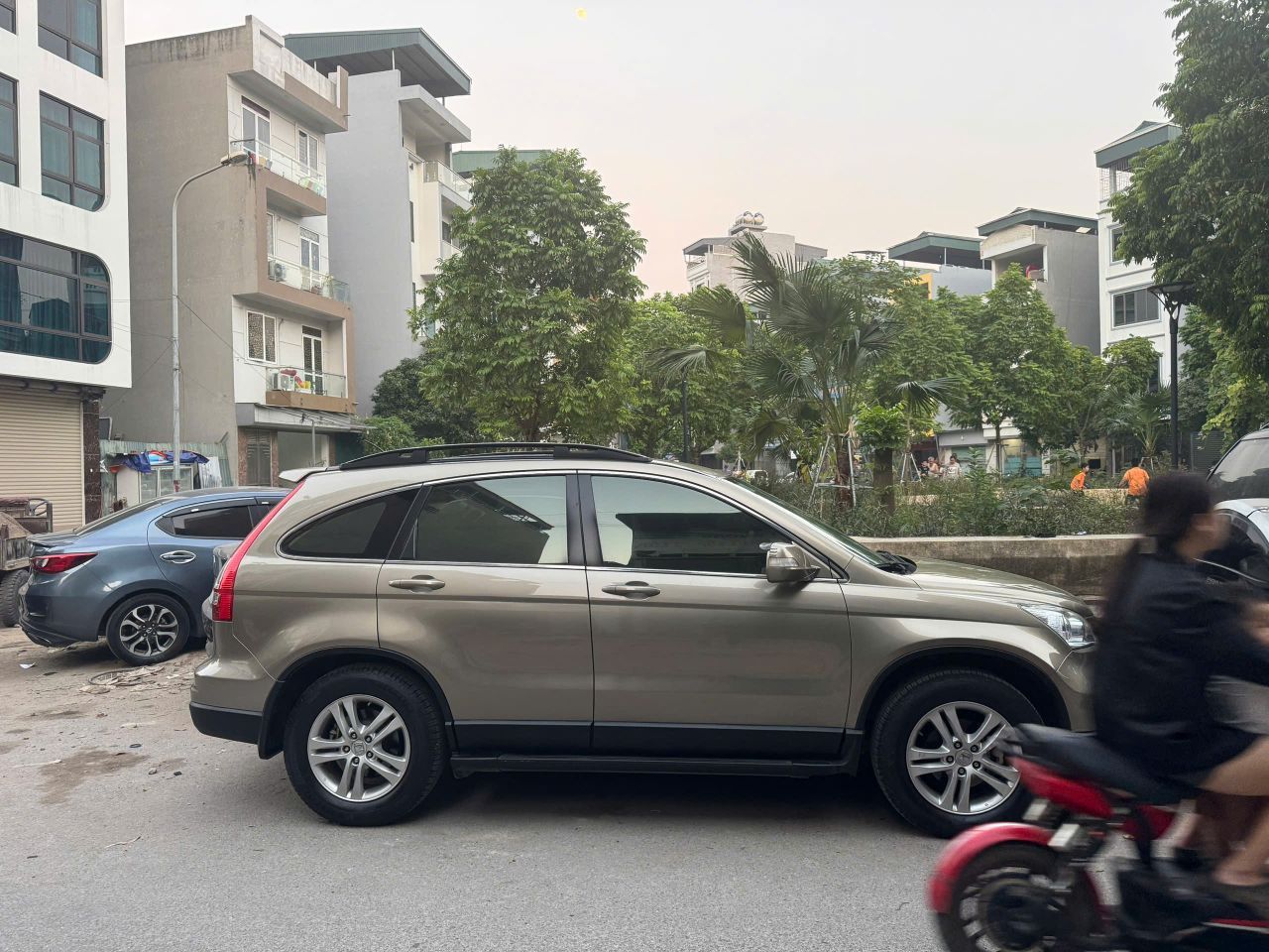 Chính chủ bán xe CR V 2010 2.4 AT đk tháng 12- 2010