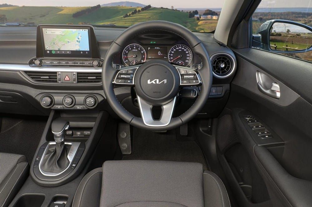 Nội thất của Kia Cerato 2022 bản tiêu chuẩn