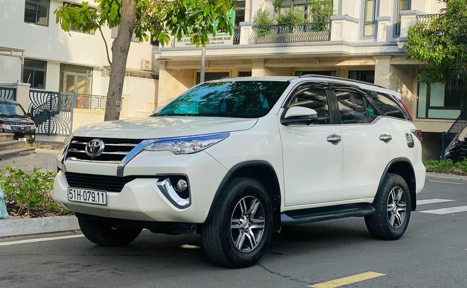 Cần bán Toyota Foutuner máy xăng cũ