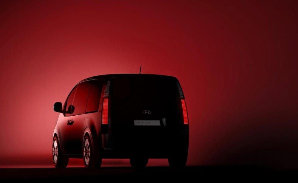 Hyundai Staria được trang bị đèn hậu thiết kế dạng điểm ảnh Hyundai Staria - MPV 7-3