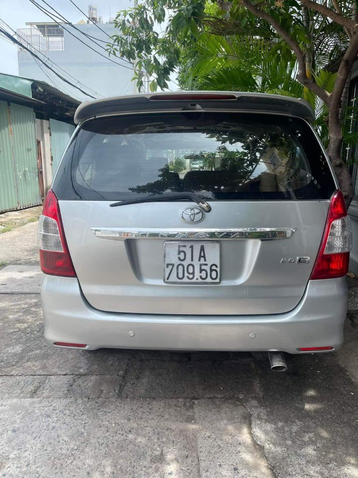 BÁN XE TOYOTA INNOVA - 2013 - Giá 300 TRIỆU .