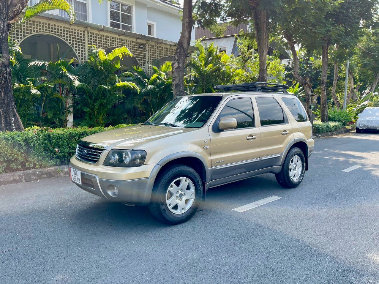 Siêu phẩm giá rẻ, chỉ #135 triệu sở hữu ngay Escape Limited 2004