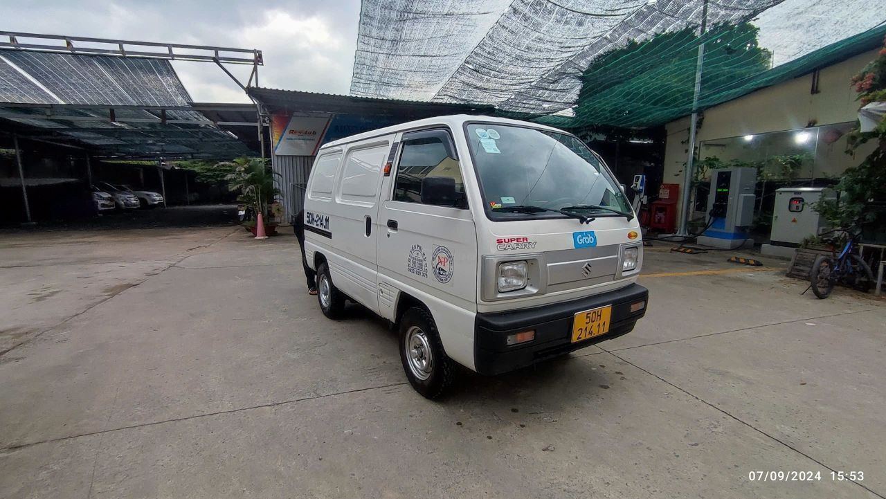 Bán xe Van Suzuki 580kg màu trắng mua năm 2021