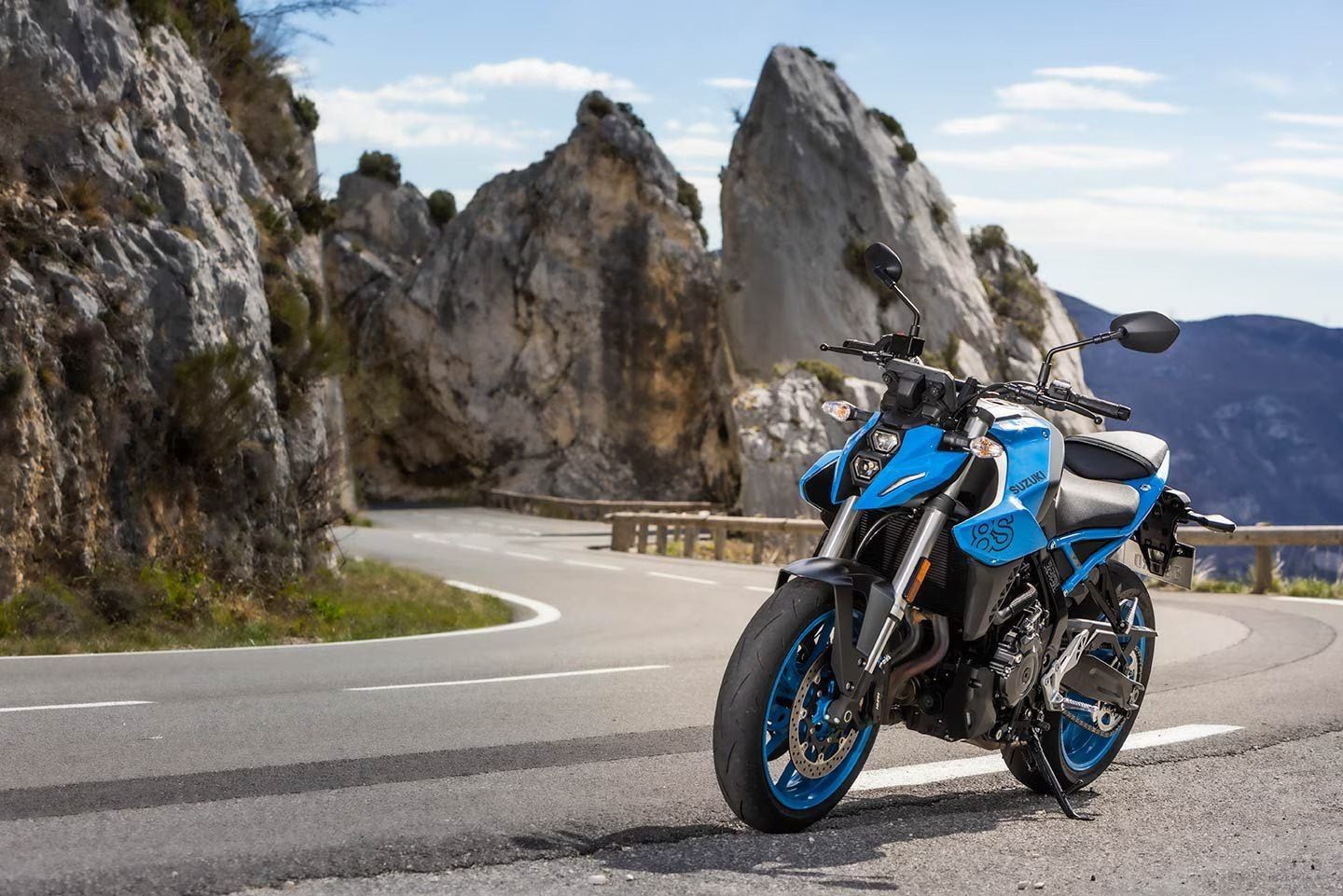 Giá xe Suzuki GSX-8S 2023