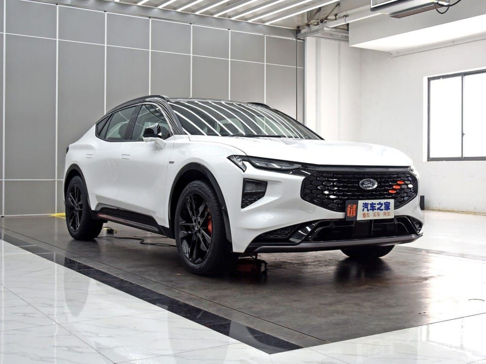 Ford Evos có đầu xe na ná Equator Ford Evos có đầu xe na ná Equator