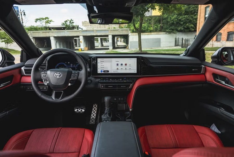 Nội thất Toyota Camry Hybrid 2025